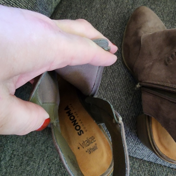 Boots - Picture 8 of 9